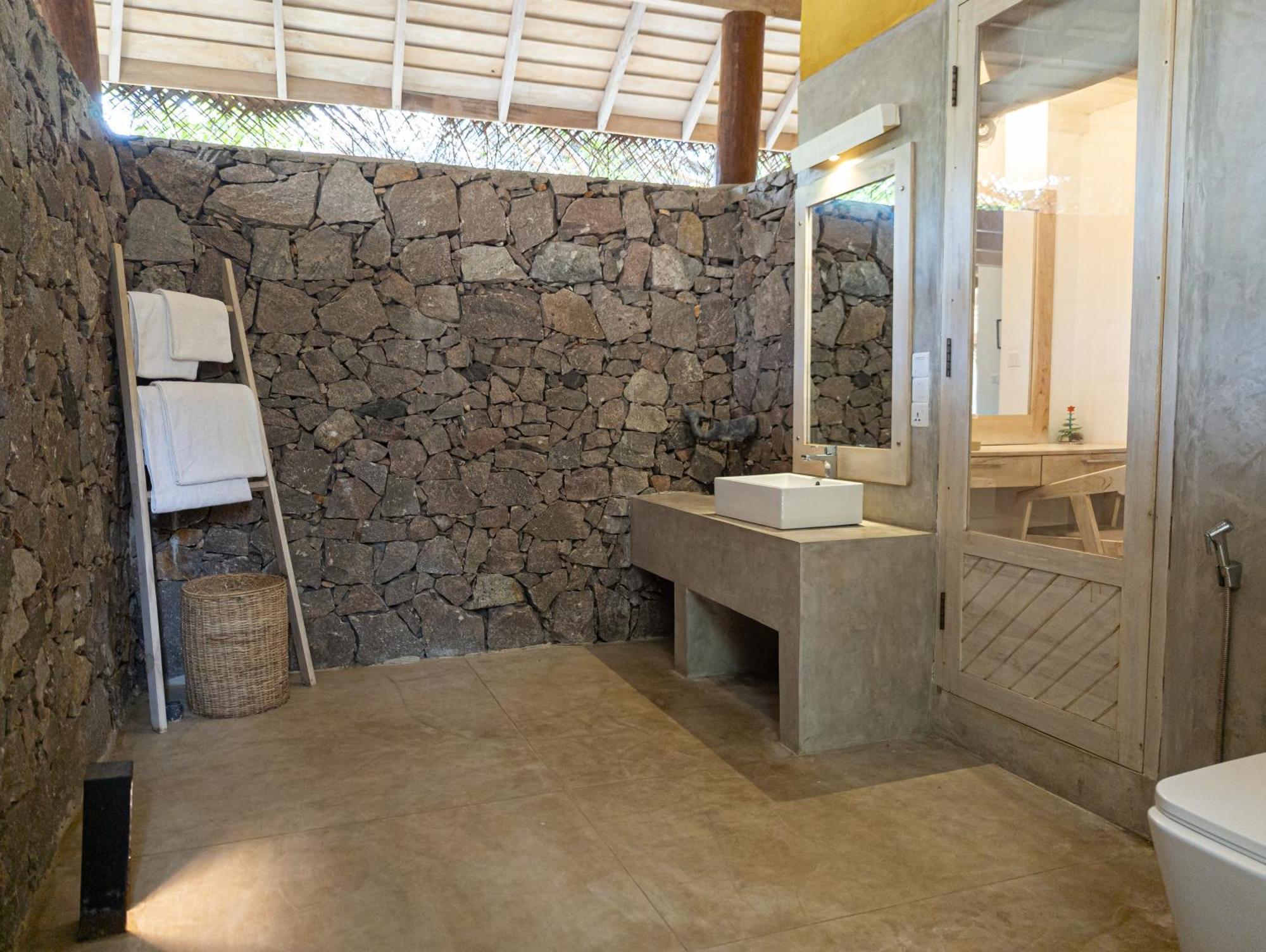 Hiru Villas And Kitesurfing Kalpitiya Bagian luar foto